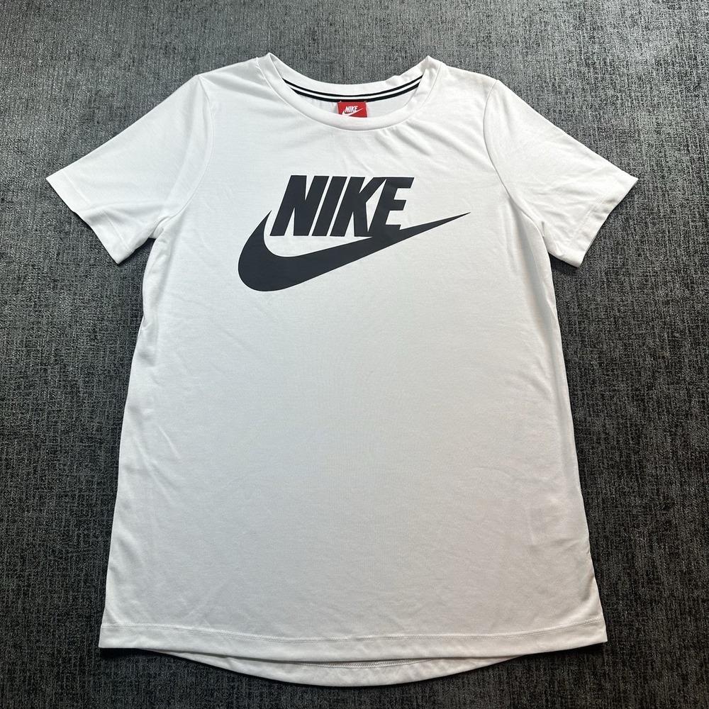 Nike Sportswear Men's M White T-Shirt Swoosh Logo Casual Athletic Streetwear Tee